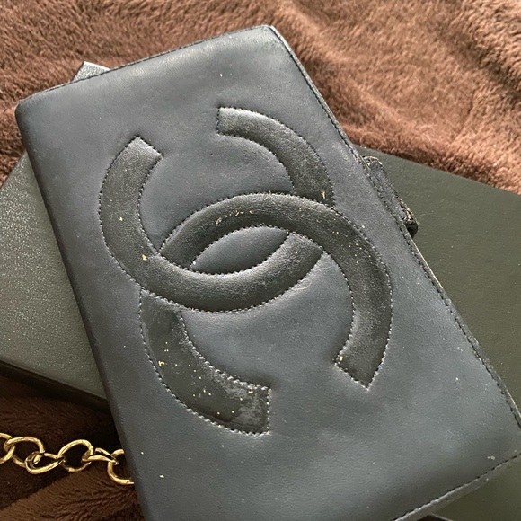 Chanel lamb wallet with coin compartment and auth. Sticker. No box - Picture 1 of 12